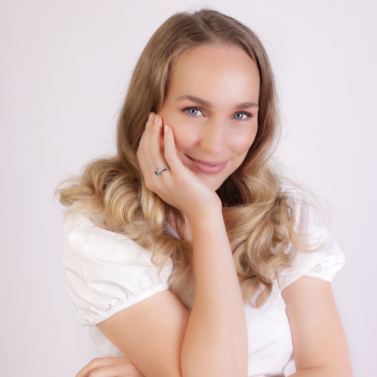 Zilveren ring met montana kristal