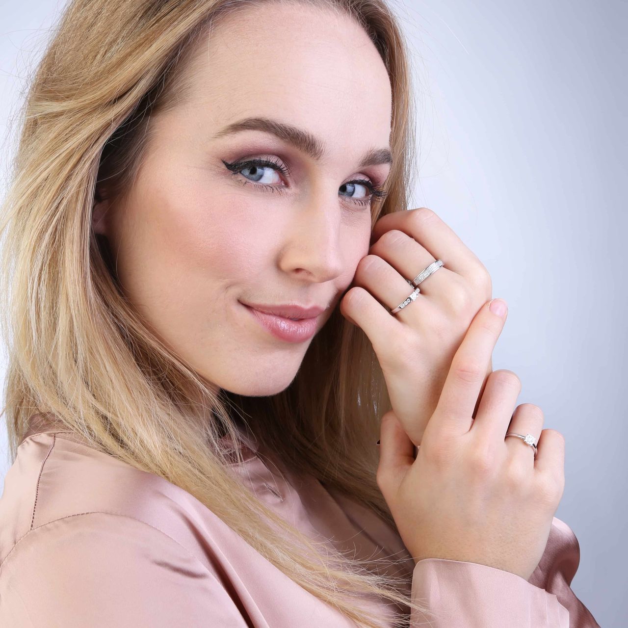 14 Karaat witgouden ring met 75 diamanten 0,20CT