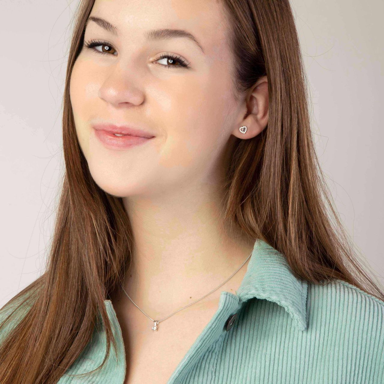 Zilveren oorbellen hart met zirkonia