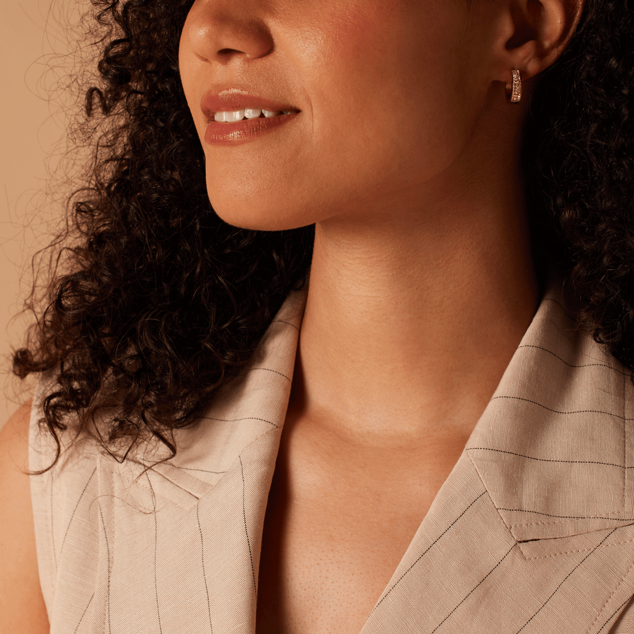 Colours by Kate gerecycled stalen roseplated oorringen light peach kristal voor dames