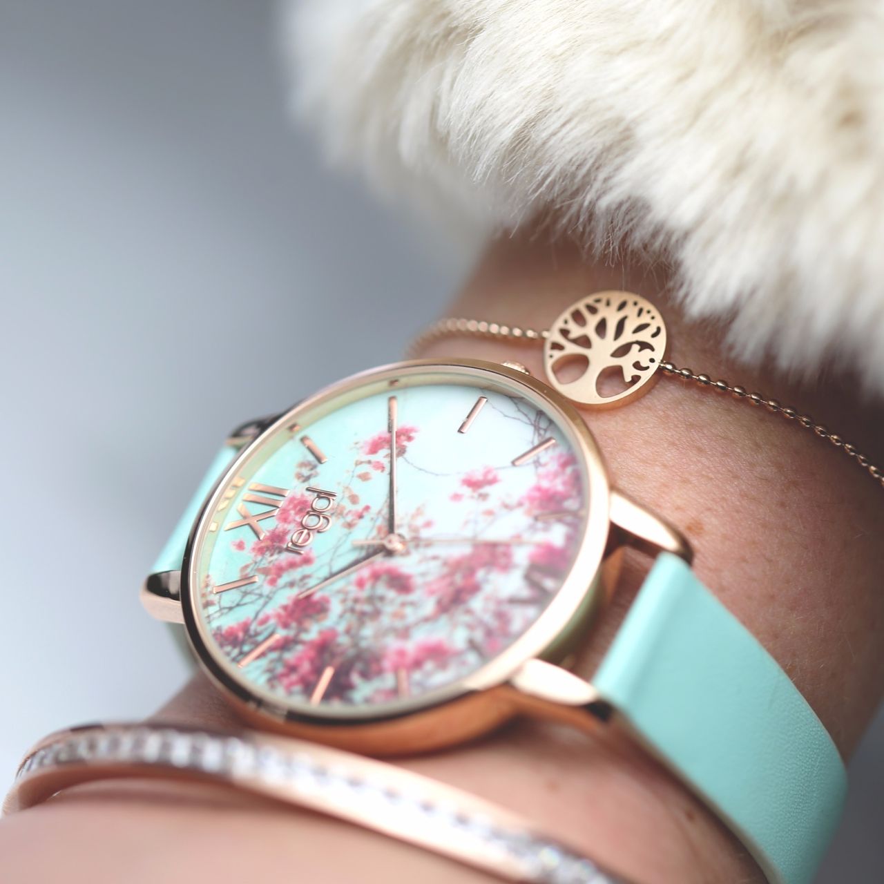 Stainless steel roséplated fantasiearmband met levensboom voor dames