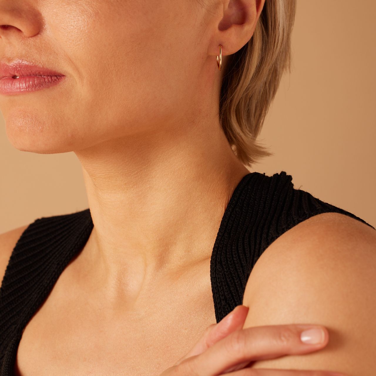 9 karaat oorringen bewerkt 15mm voor dames