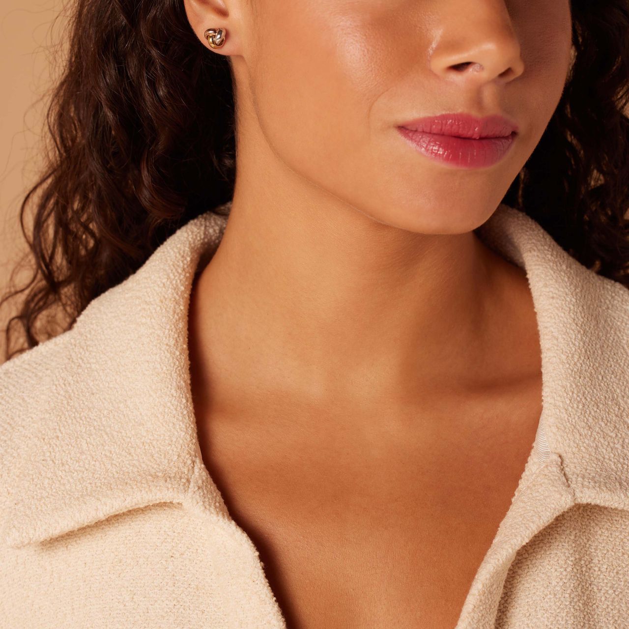 9-karätige, dreifarbige Ohrstecker Knoten