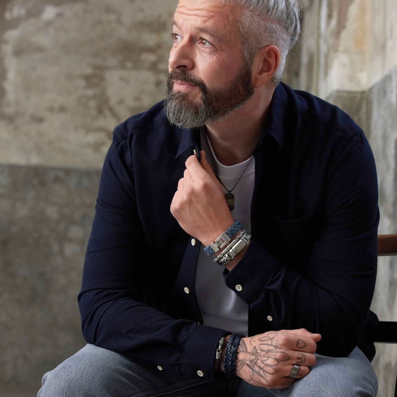 Edelstahl-Herrenarmband mit geflochtenem Leder in Marine