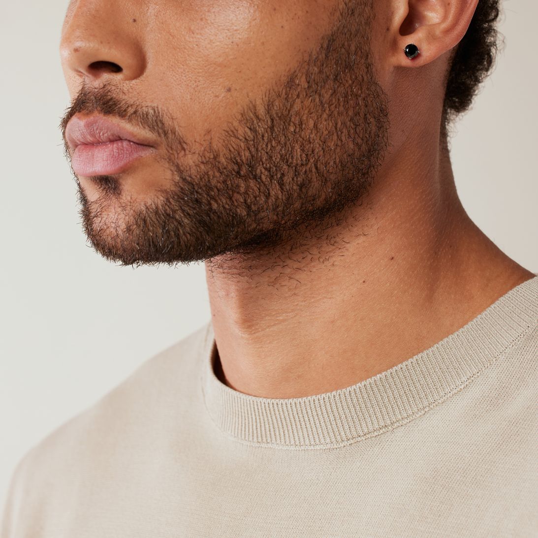 Zilveren oorknoppen met zwarte zirkonia rond 6mm voor heren