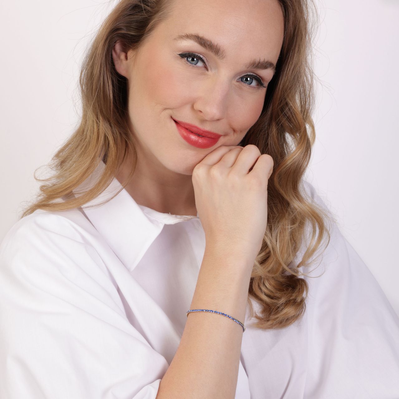 Goldplated fantasiearmband met blauw kristal voor dames