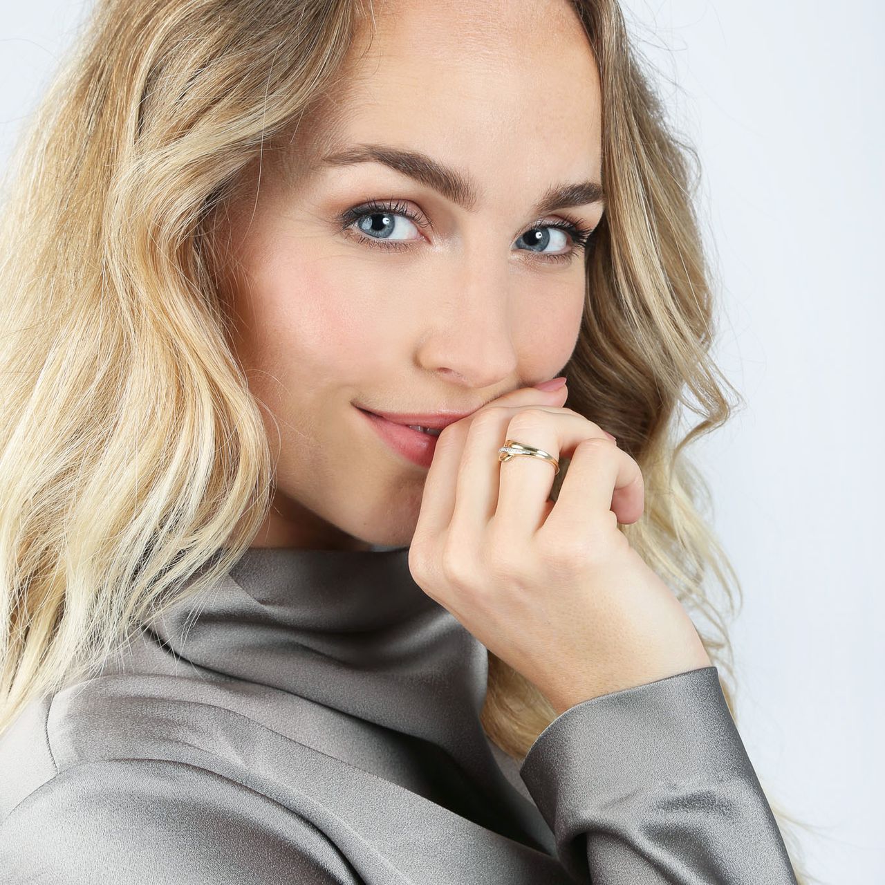 14 Karaat geelgouden ring met 19 diamanten 0,04ct