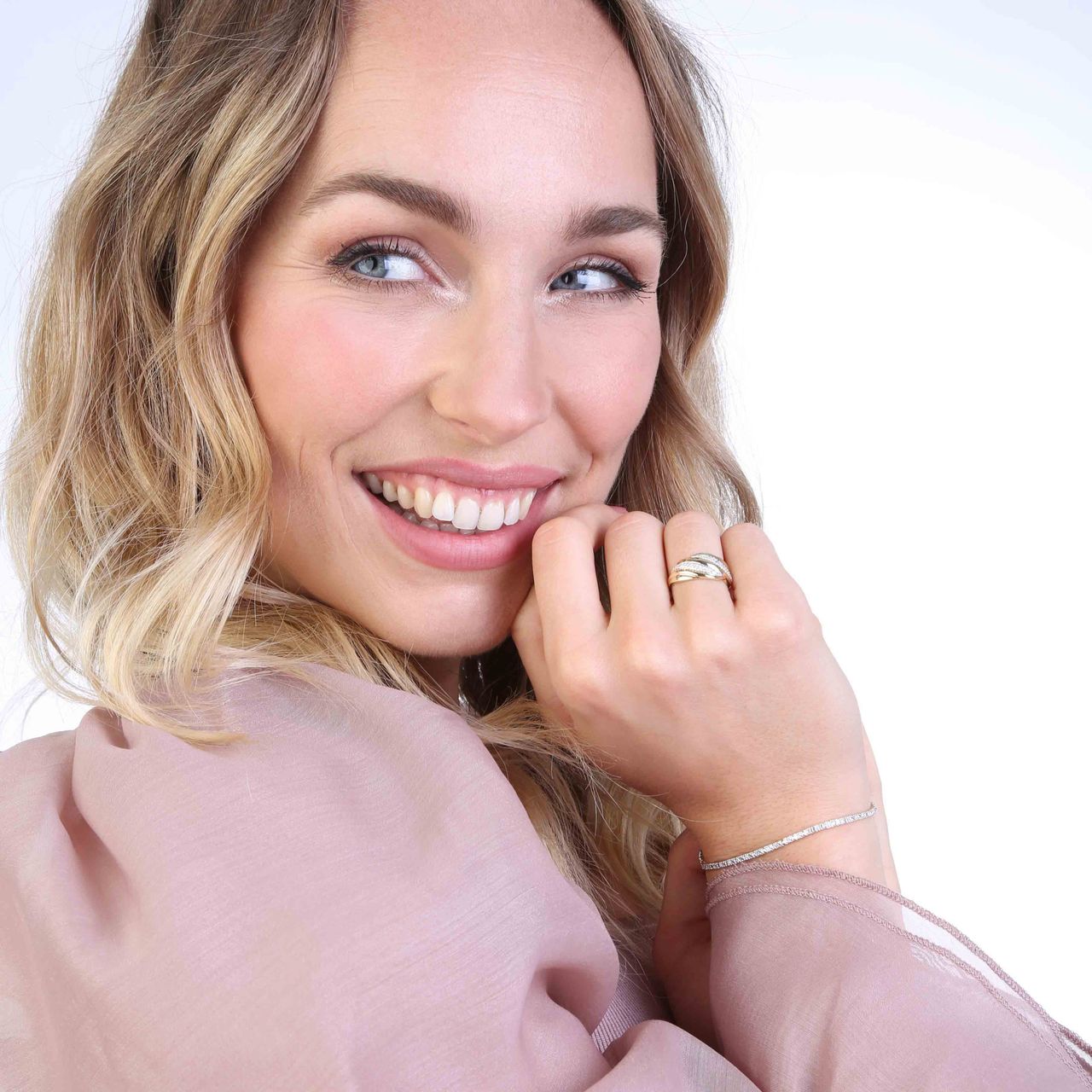 14 Karaat geelgouden ring met 56 diamanten 0,15ct