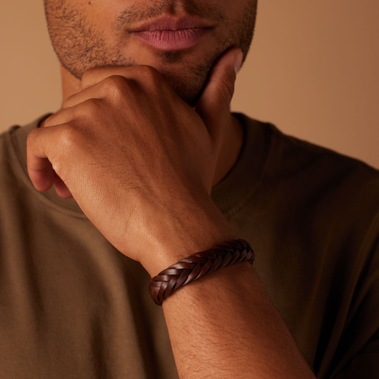 Edelstahl-Herrenarmband mit geflochtenem Leder in Braun