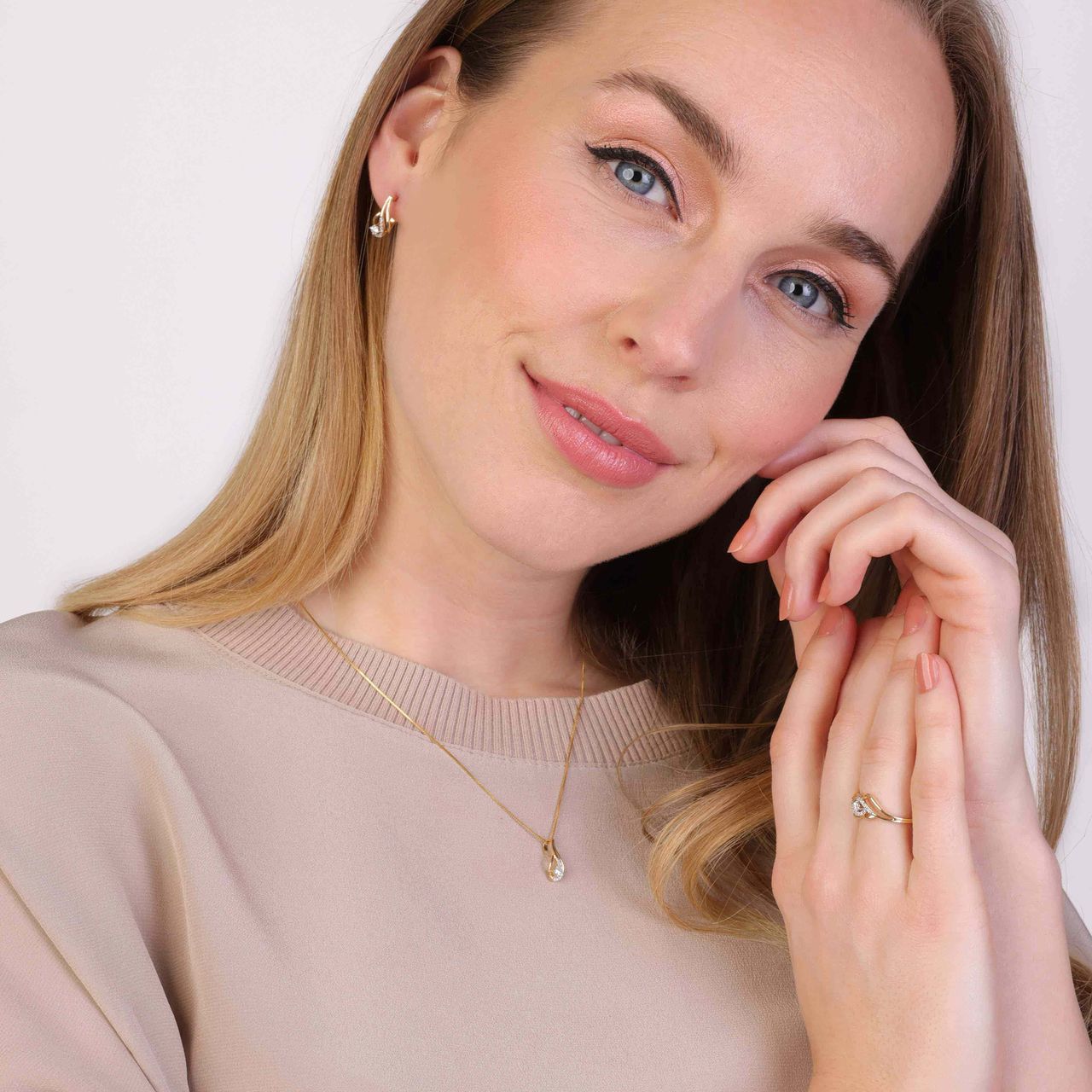 14K geelgouden oorbellen swirl met diamant 0,18ct