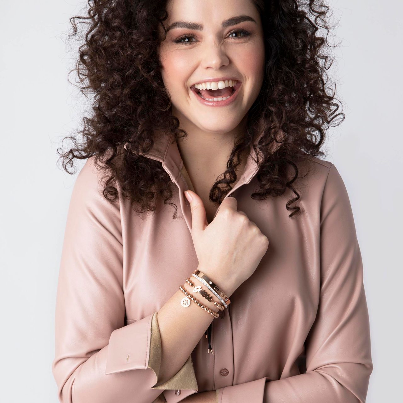 Guess stalen roséplated bangle met kristal voor dames