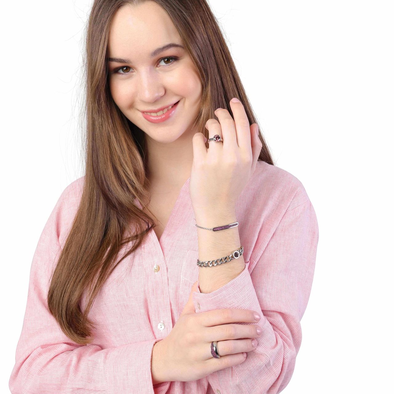 Gerecycled stainless steel ring met rhodolite zirkonia