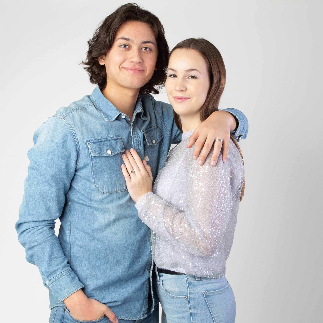 Zilveren goldplated liefdesring Fiji breed met zirkonia voor dames