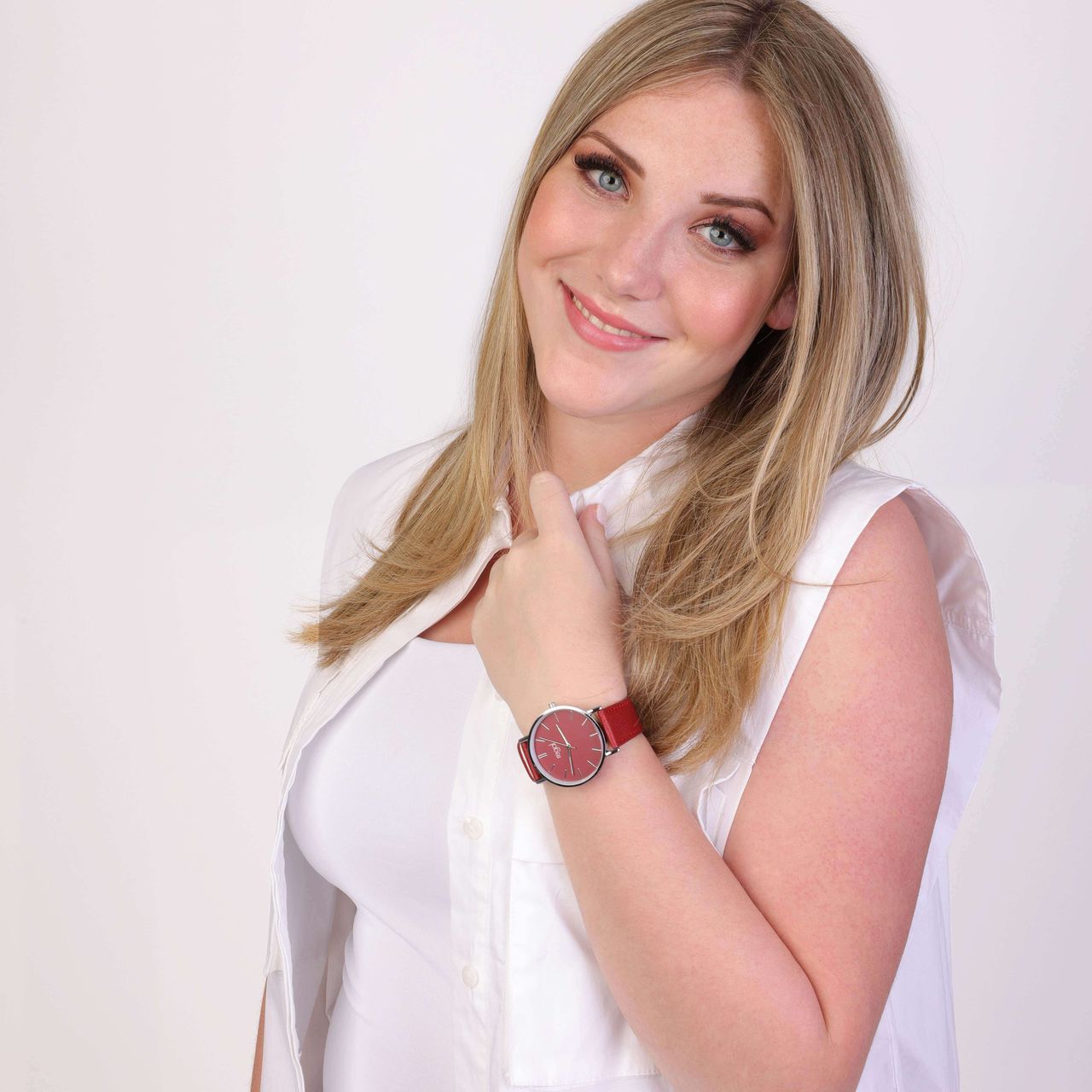 Regal horloge met een rode pu leren band