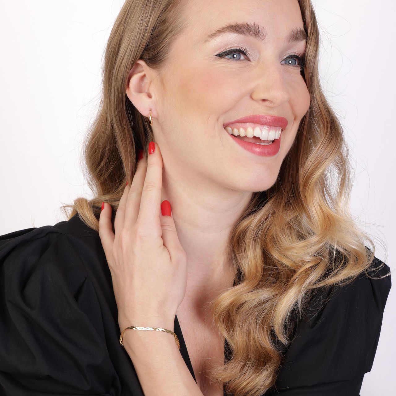 Ohrringe aus 375 Gold, oval, mit Muster