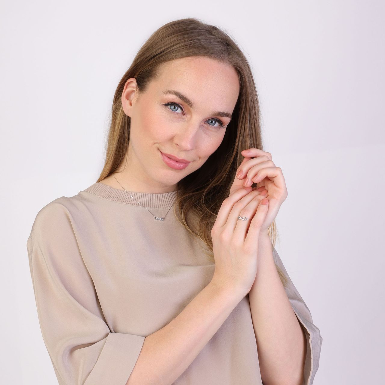 585 Weißgold-Ring, Unendlichkeitssymbol mit Diamanten