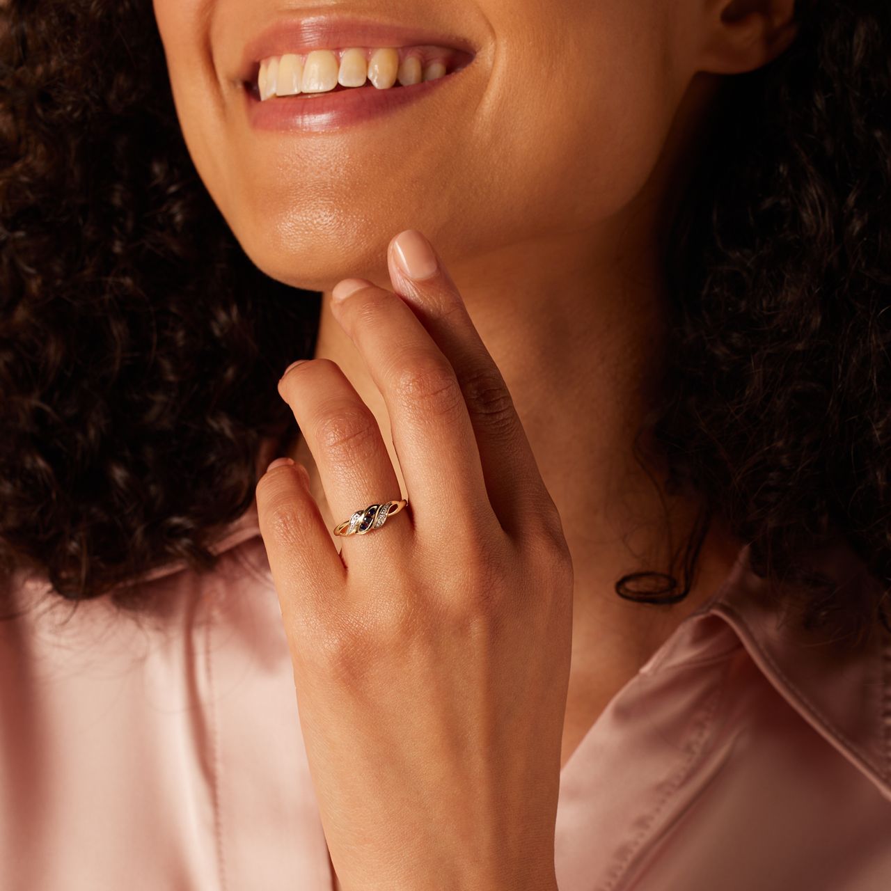 14K geelgouden ring met saffier en diamant 0,11ct