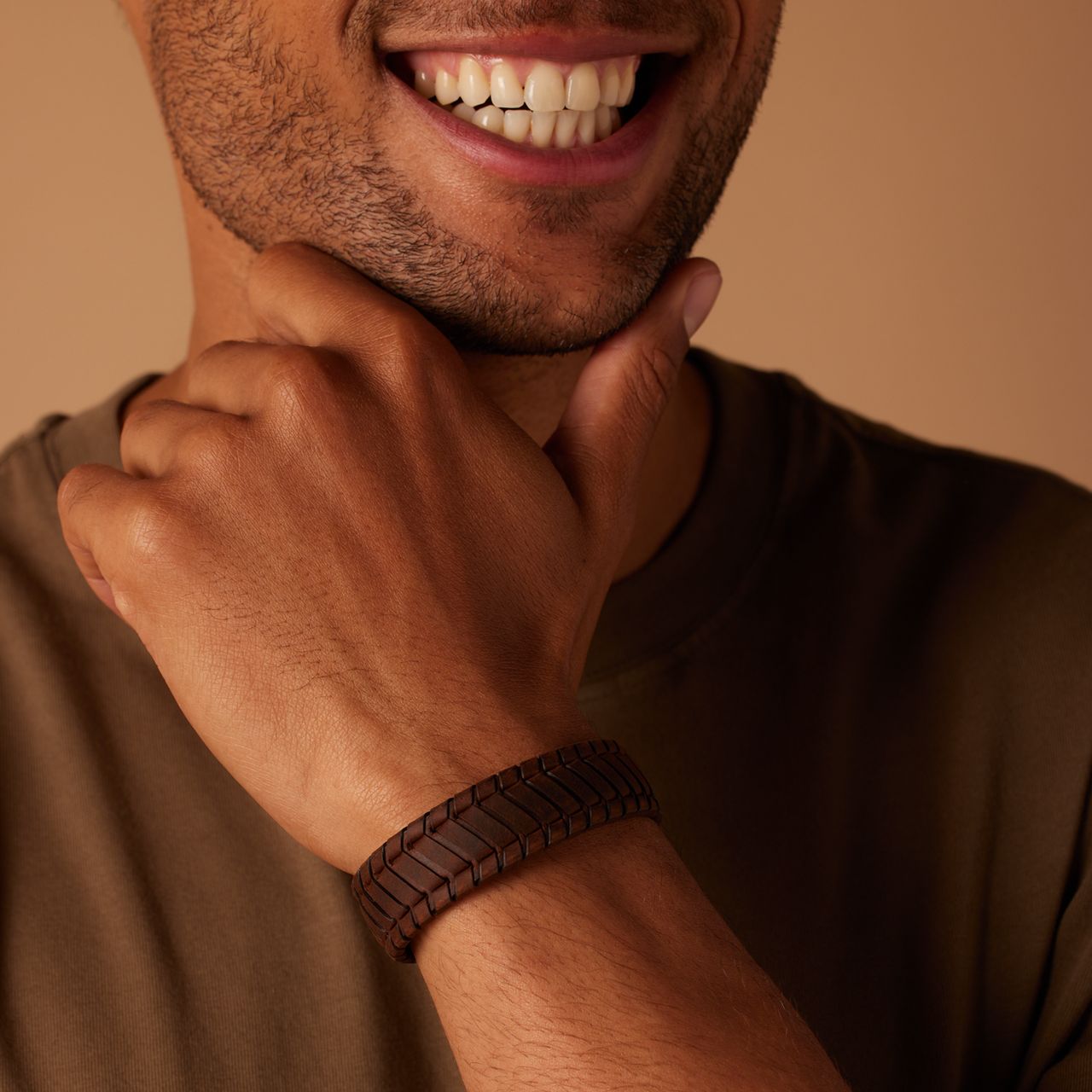 Herrenarmband aus Edelstahl und dunkelbraunem Leder