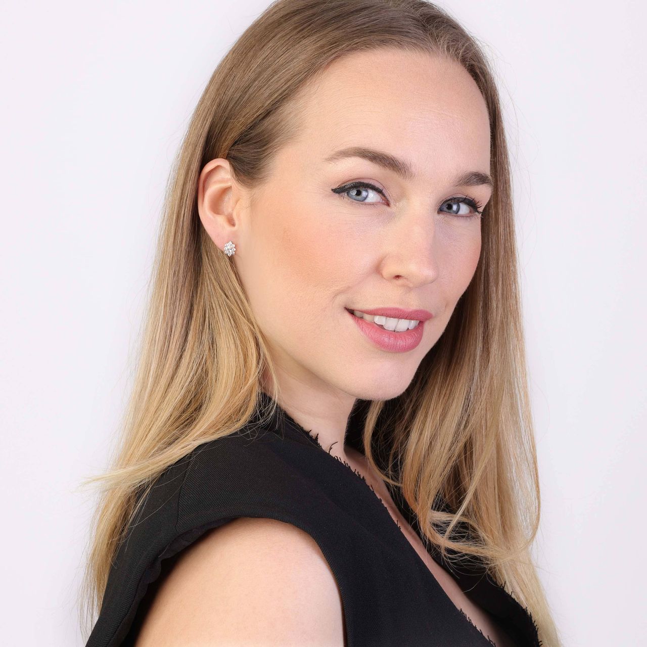 9 Karaat oorbellen entourage wit zirkonia