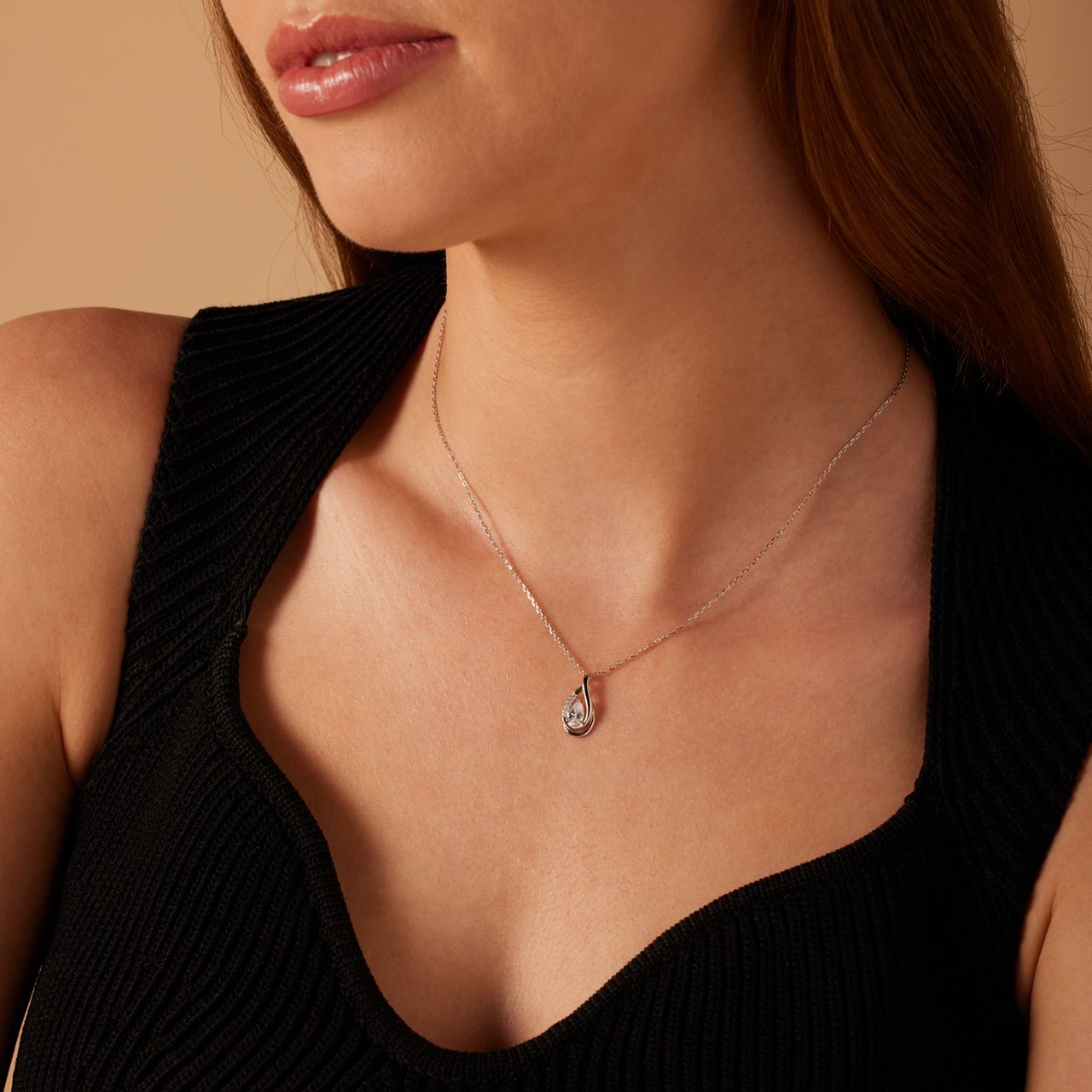 Zilveren ketting met hanger druppel zirkonia voor dames