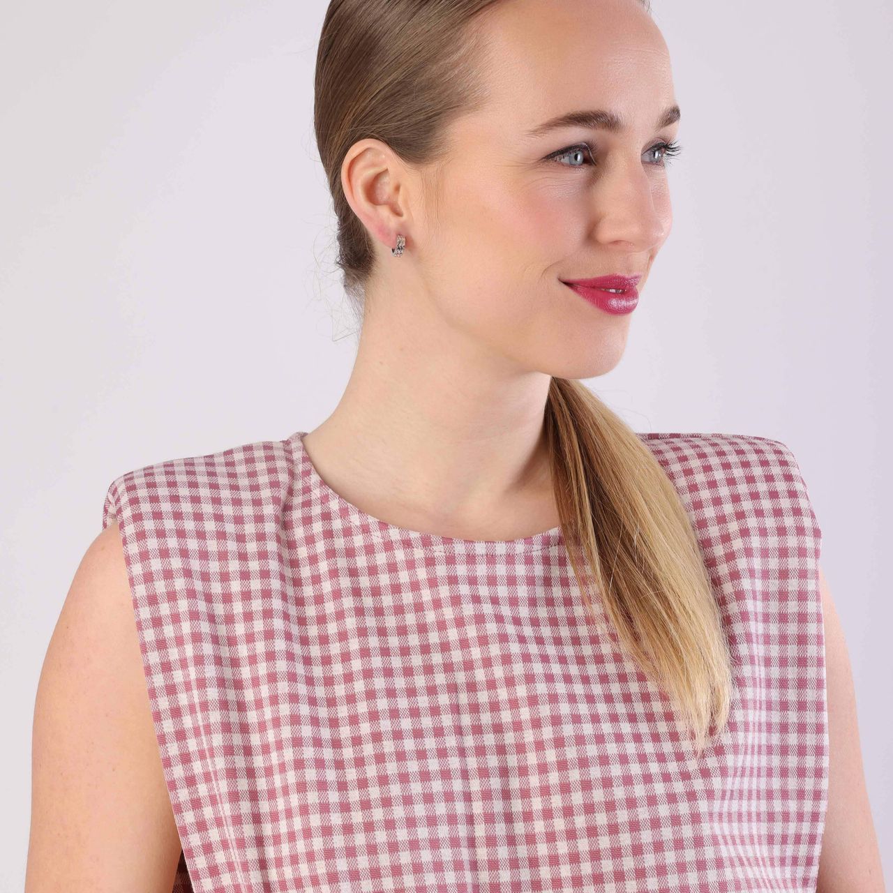 Zilveren oorbellen bewerkt