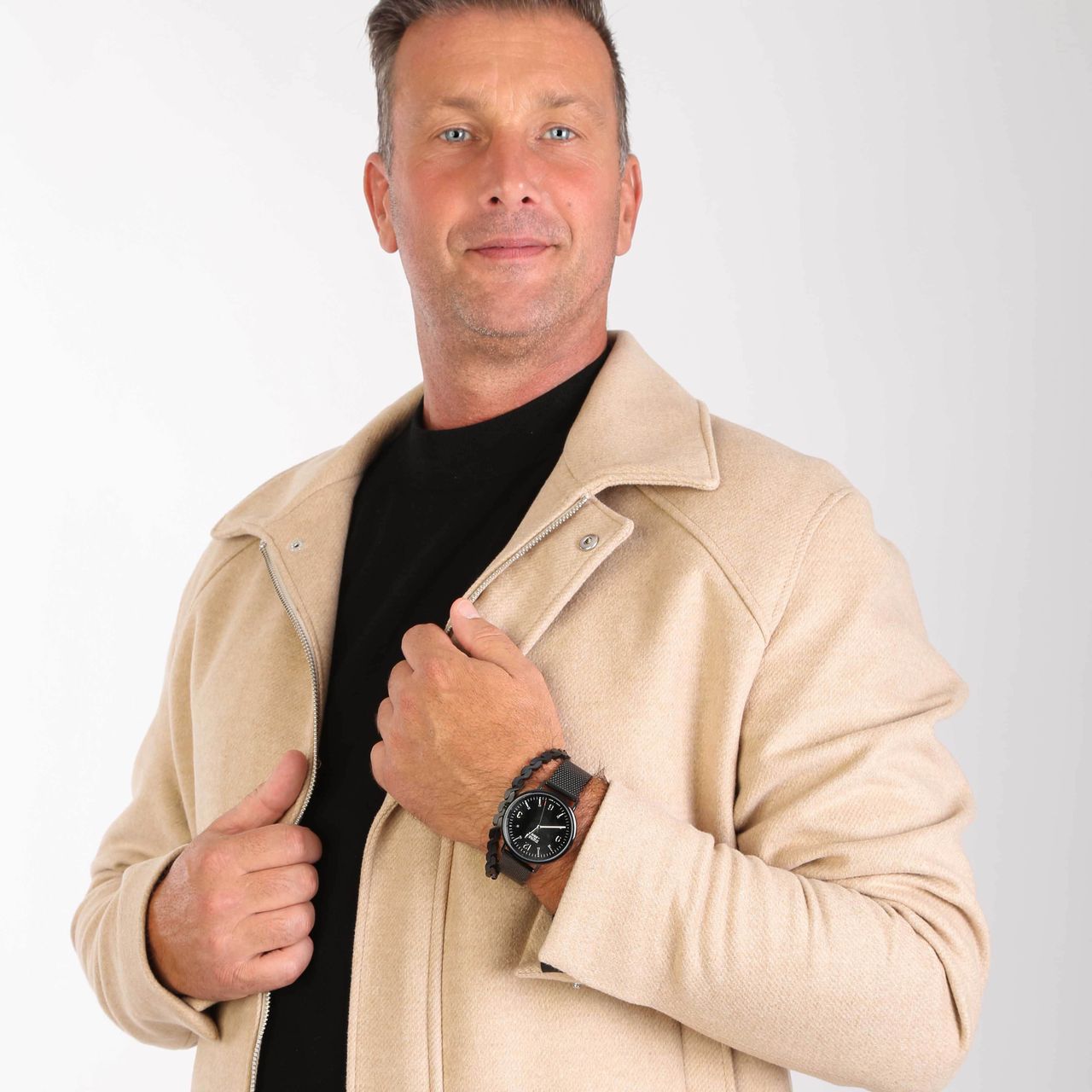 Urban Story Armbanduhr mit schwarzem Lederband
