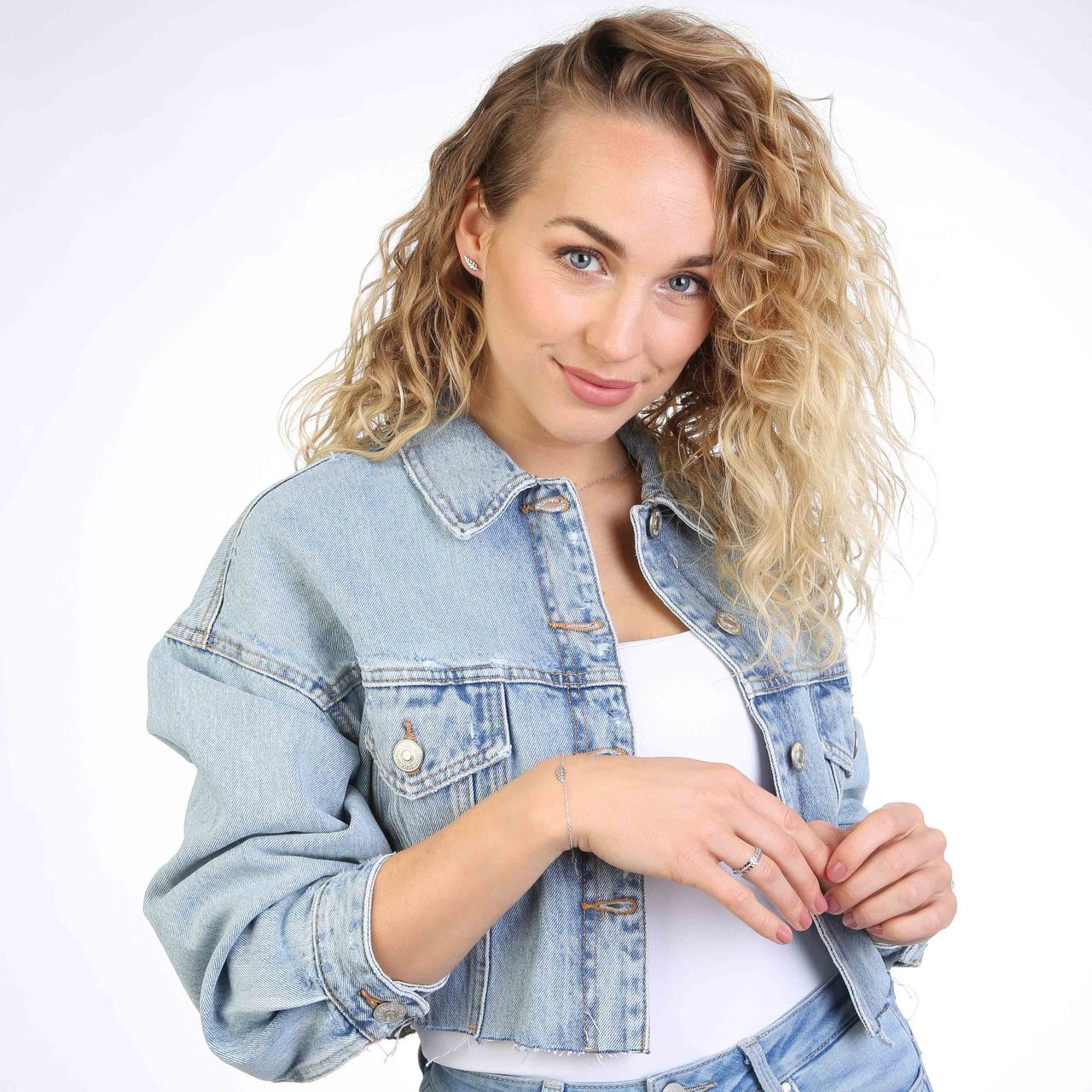 Zilveren ring veer rondom met zirkonia