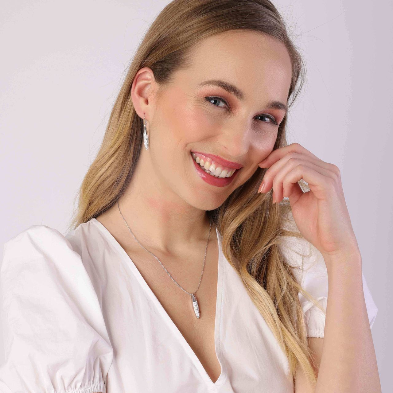 Zilveren ketting&hanger pegel met kristal