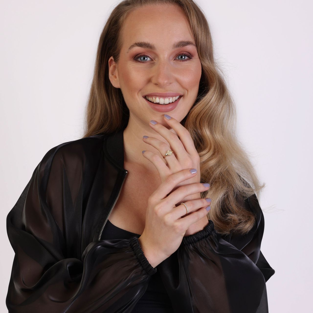 Zilveren goldplated zegelring met ster zirkonia voor dames