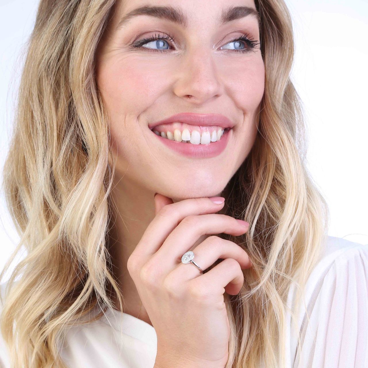 Ring aus 585 Weißgold mit 30 Diamanten (0,07 ct)