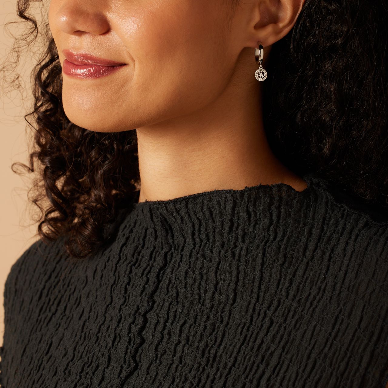 Guess stainless steel oorringhangers 4g logo 15mm voor dames