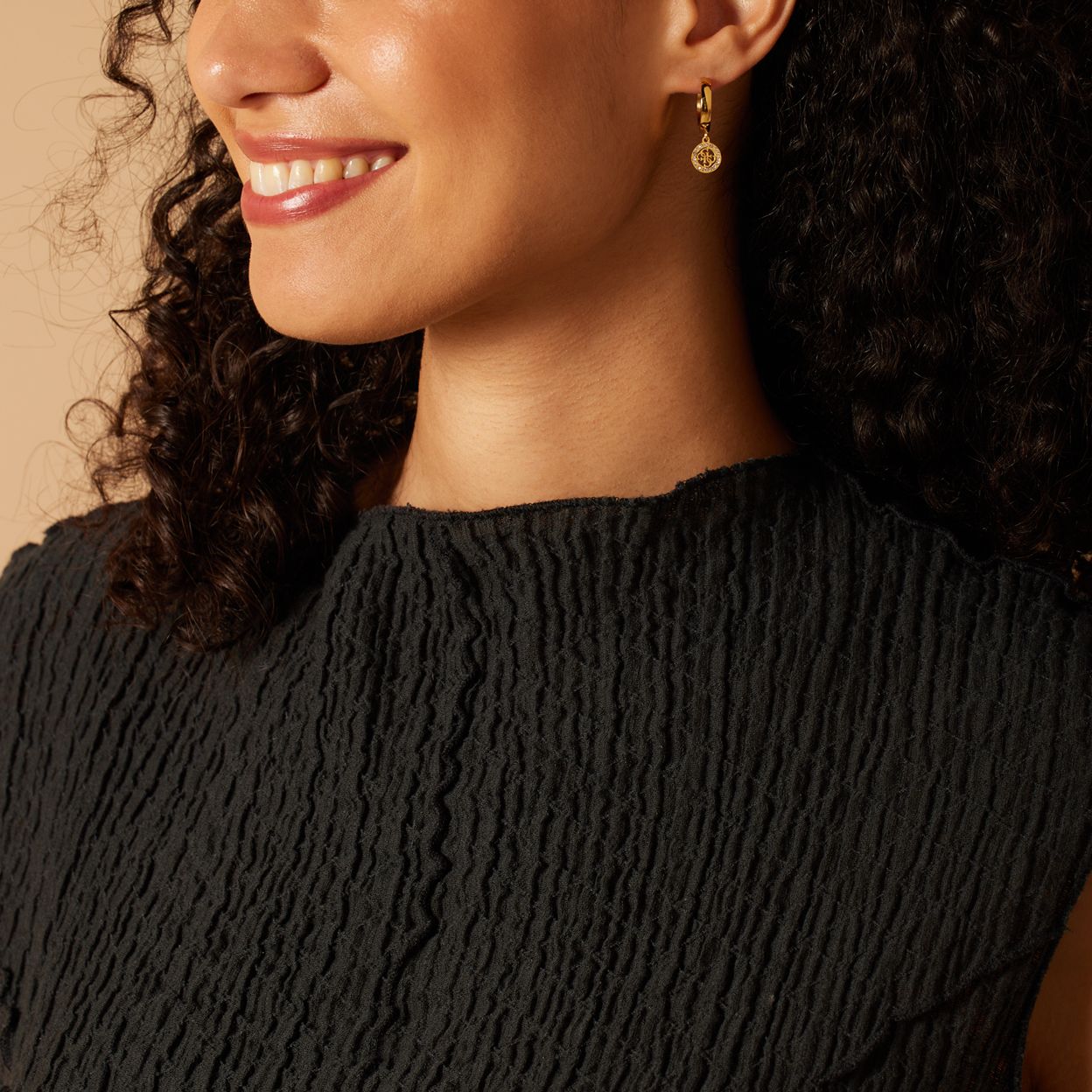 Guess stainless steel goldplated oorringhangers met kristal voor dames