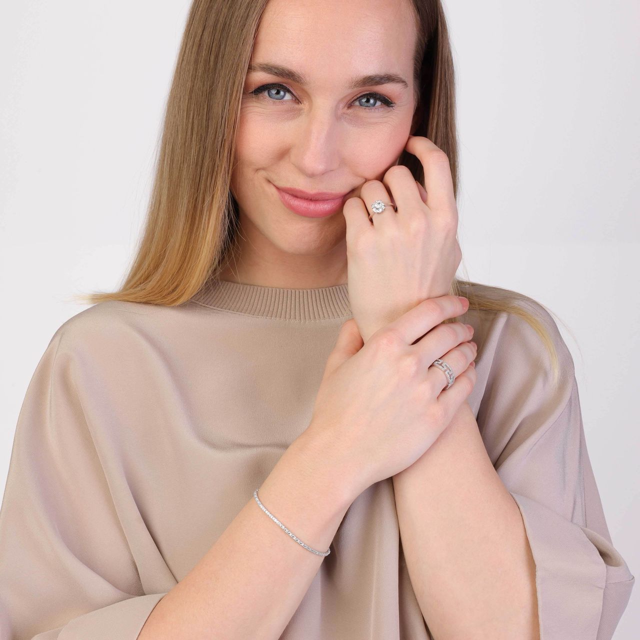 14 Karaat witgouden ring met 10 diamanten 0,10ct