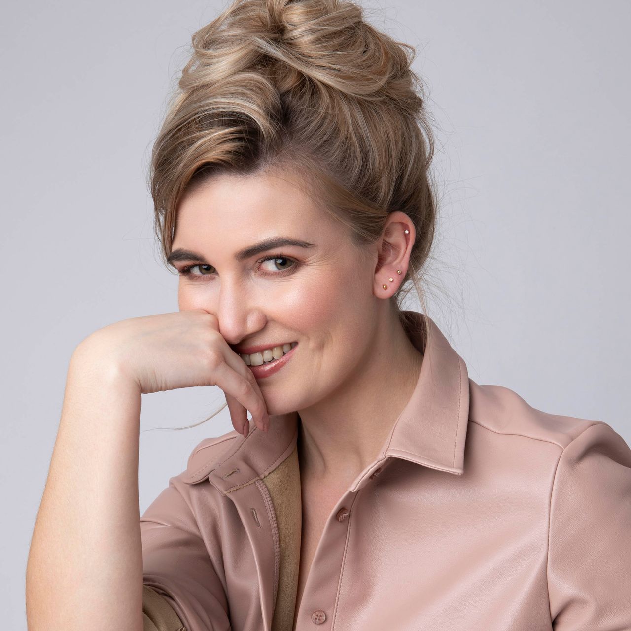 Stainless steel goldplated helixpiercing met zirkonia voor dames