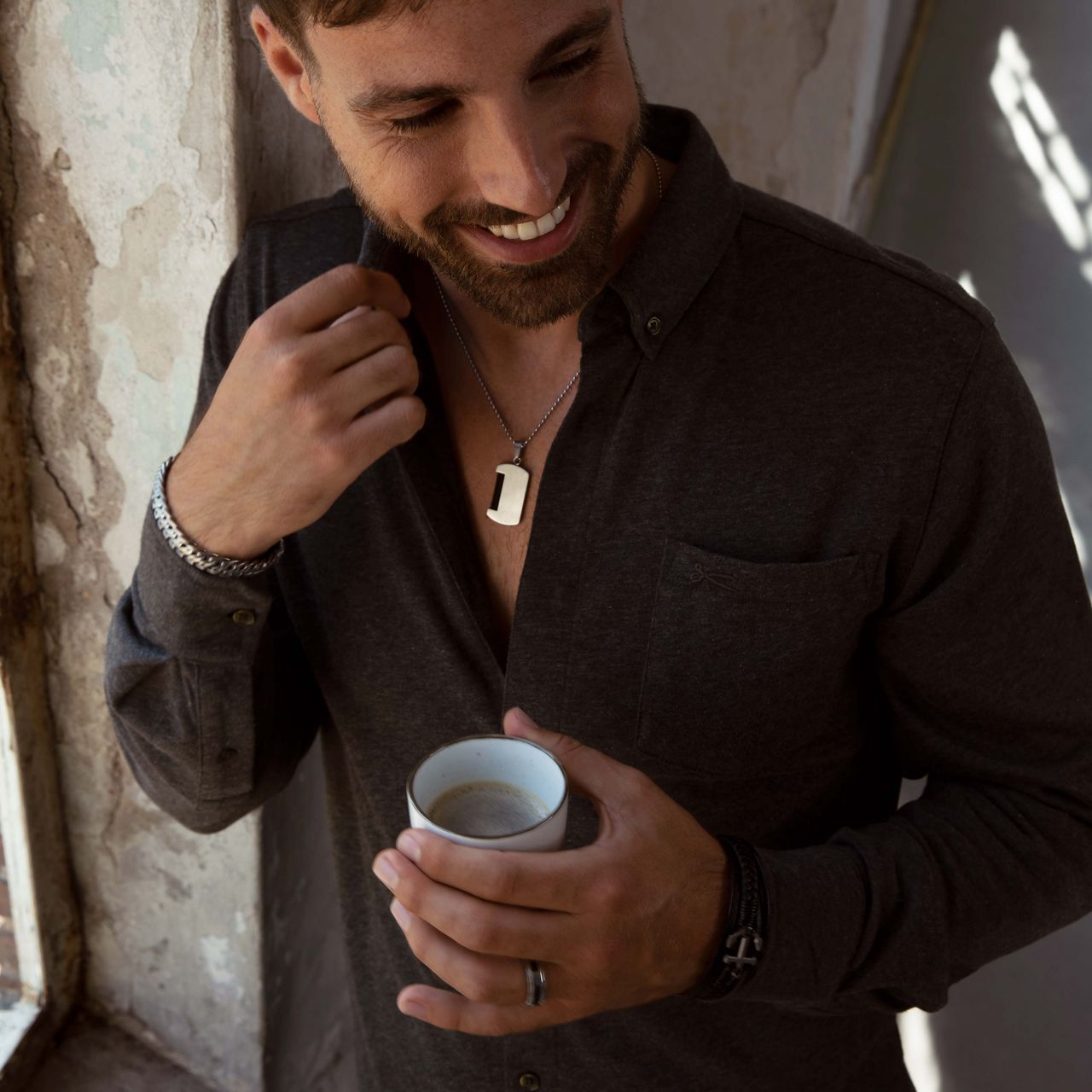 Gerecycled stainless steel ketting&hanger plaat met zwart accent