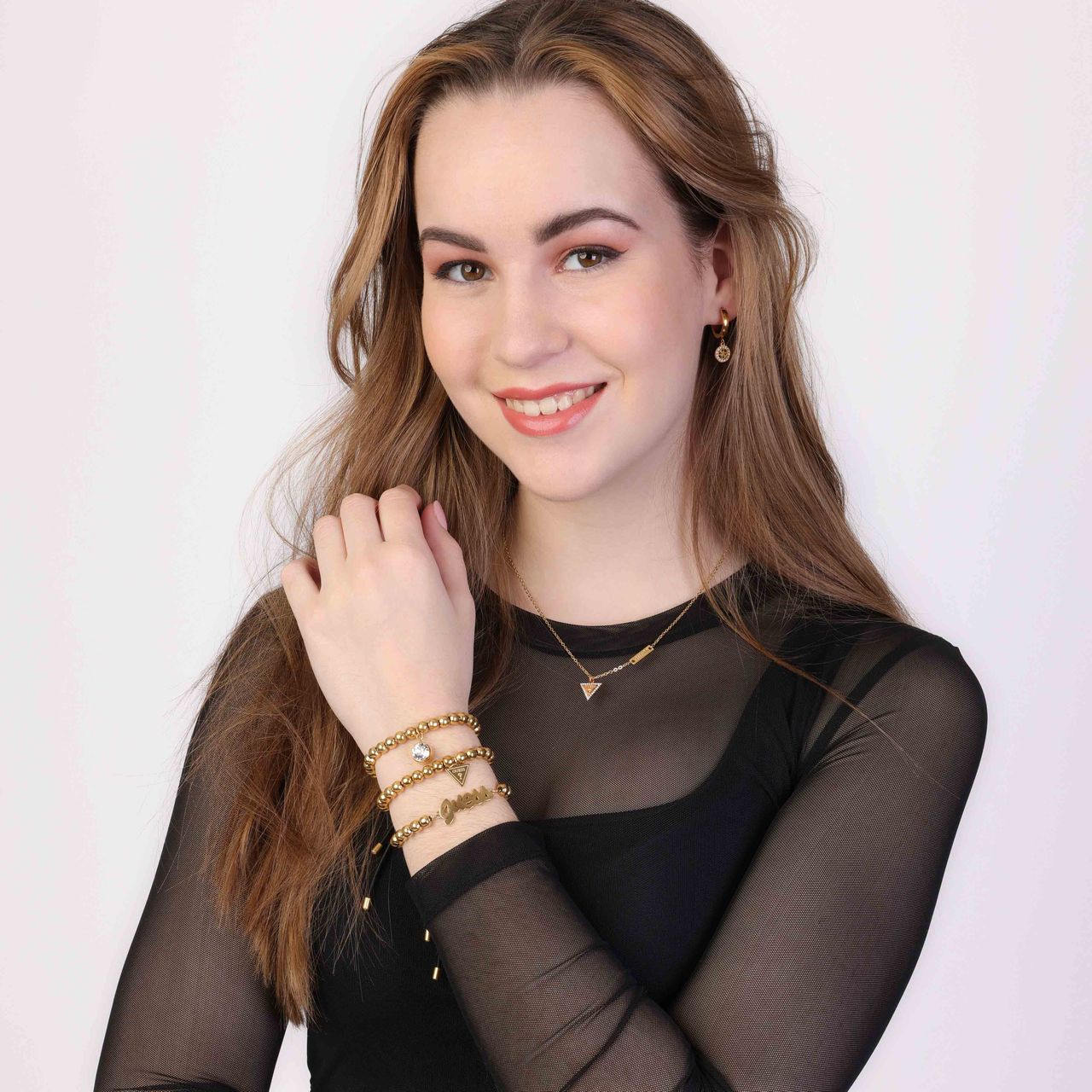 Guess stainless steel goldplated kralenarmband met hanger triangle voor dames