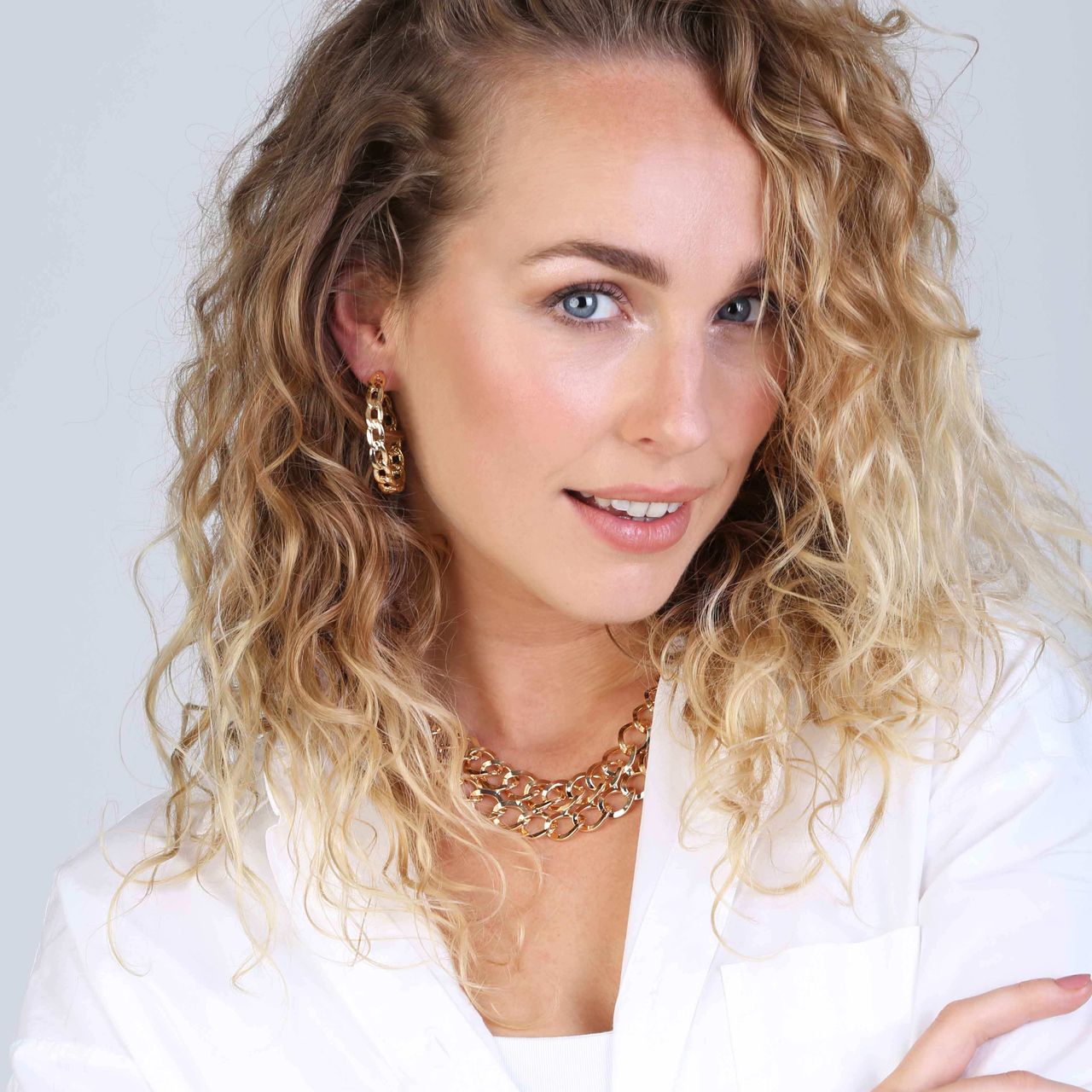 Goudkleurige bijoux oorringen schakel