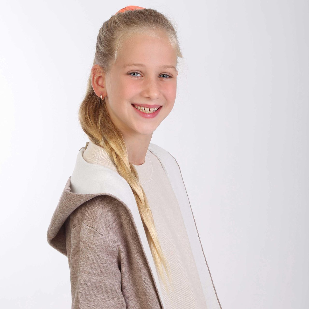 Stalen roséplated kinderoorbellen met wit kristal