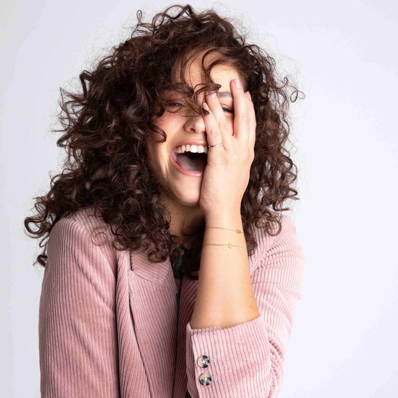 Stainless steel goldplated fantasiearmband met letterhanger voor dames