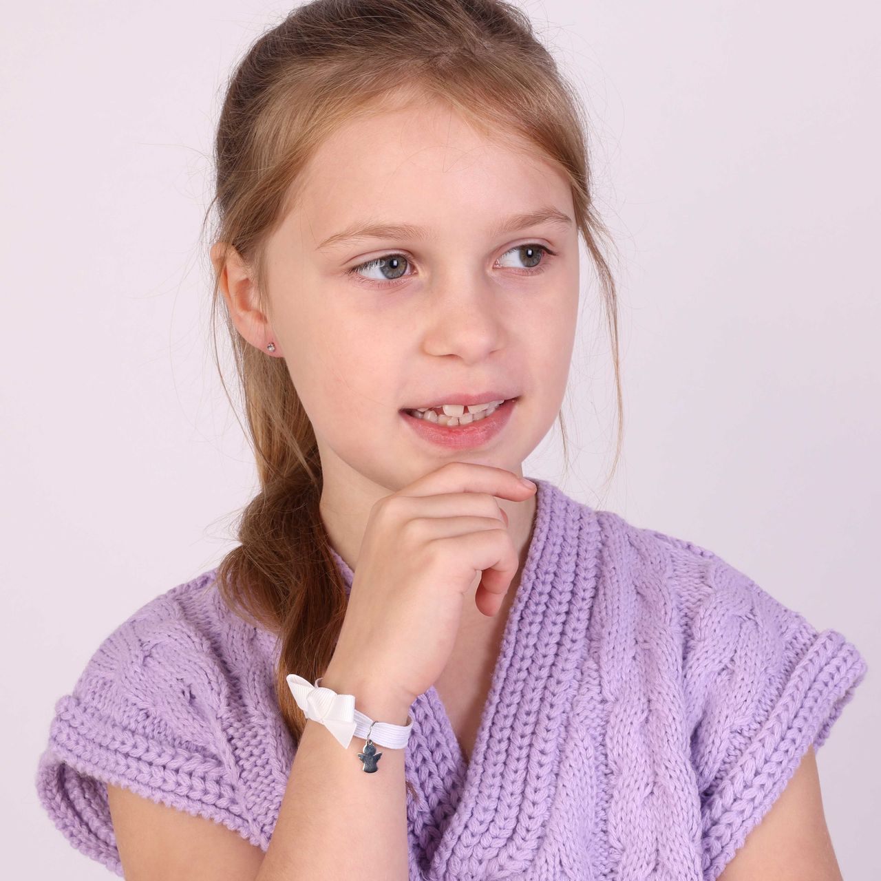 Witte kinderrekarmband met hanger engel
