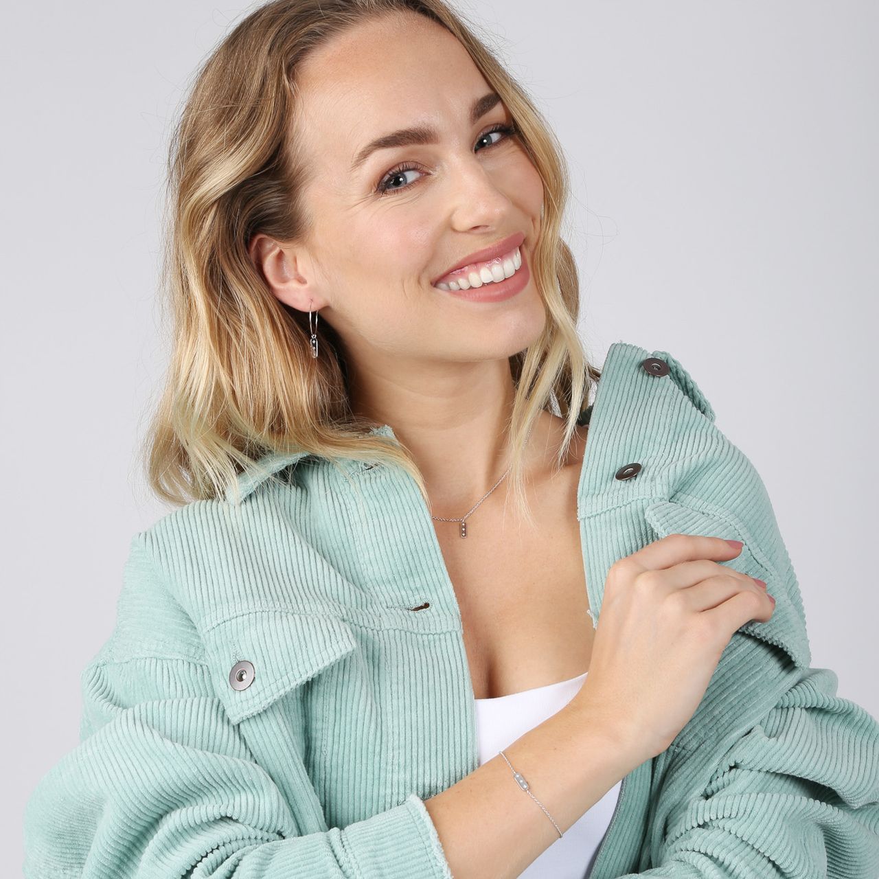 Zilveren ketting met hanger bar