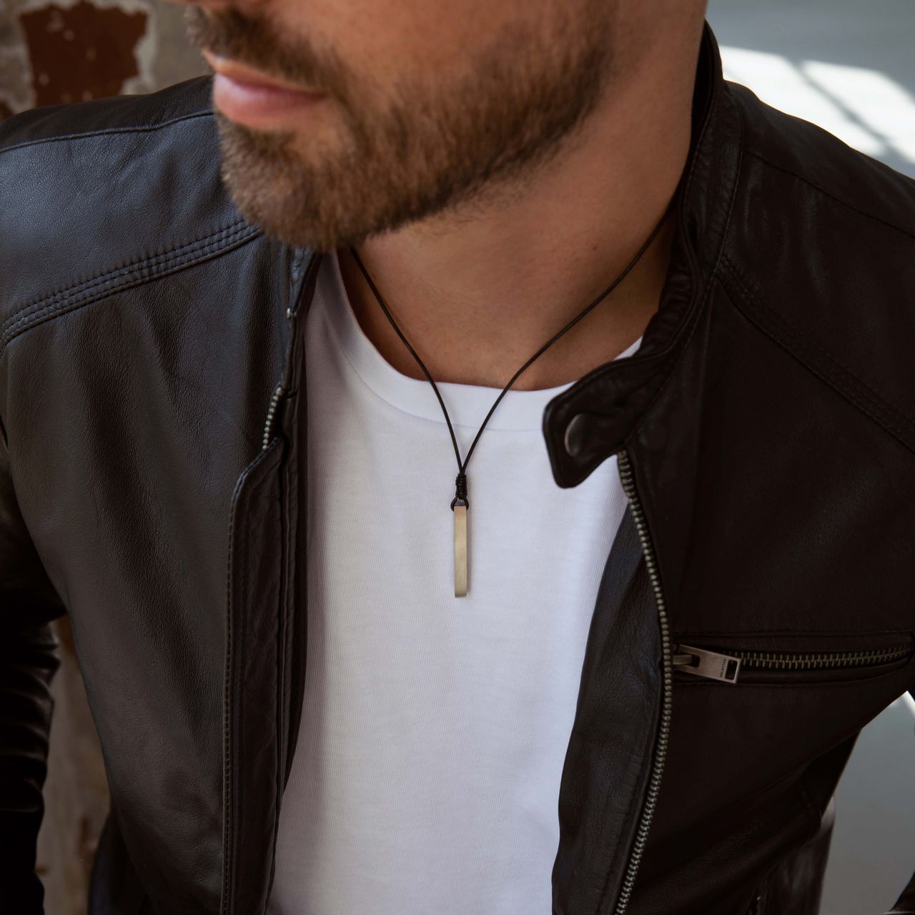 Leren ketting met gerecycleerd stalen hanger bar