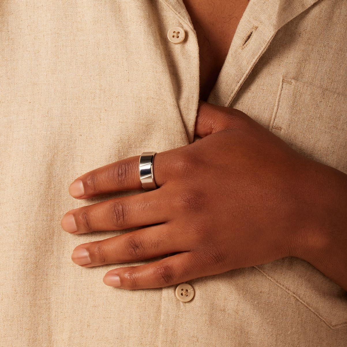 Gerecycled stainless steel herenring streep