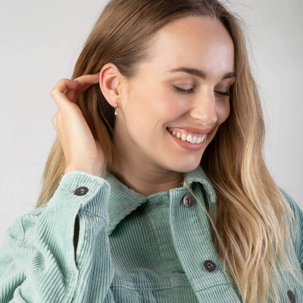 Zilveren rosedplated oorringen parel