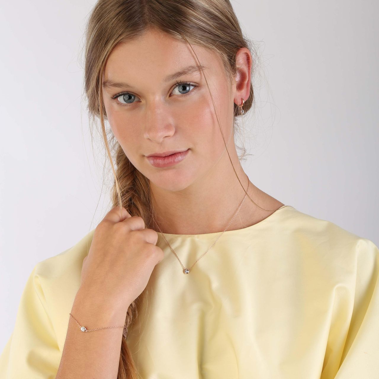 Zilveren oorringen rose kristal wit