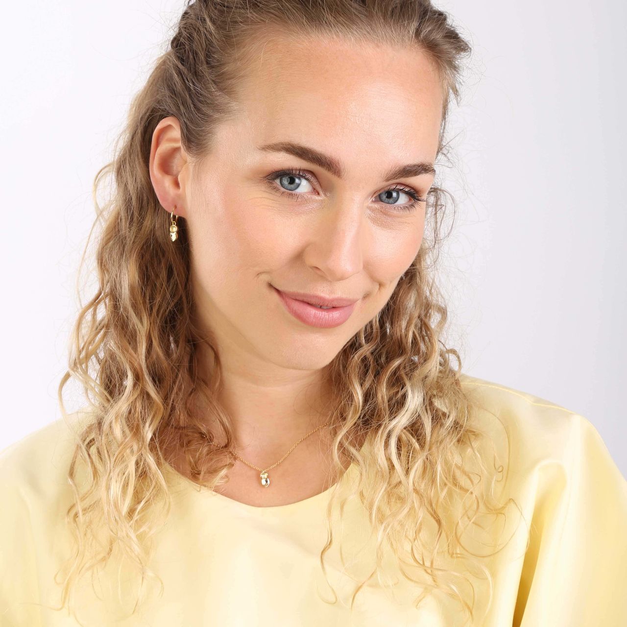 Zilveren goldplated oorbellen met hanger klomp
