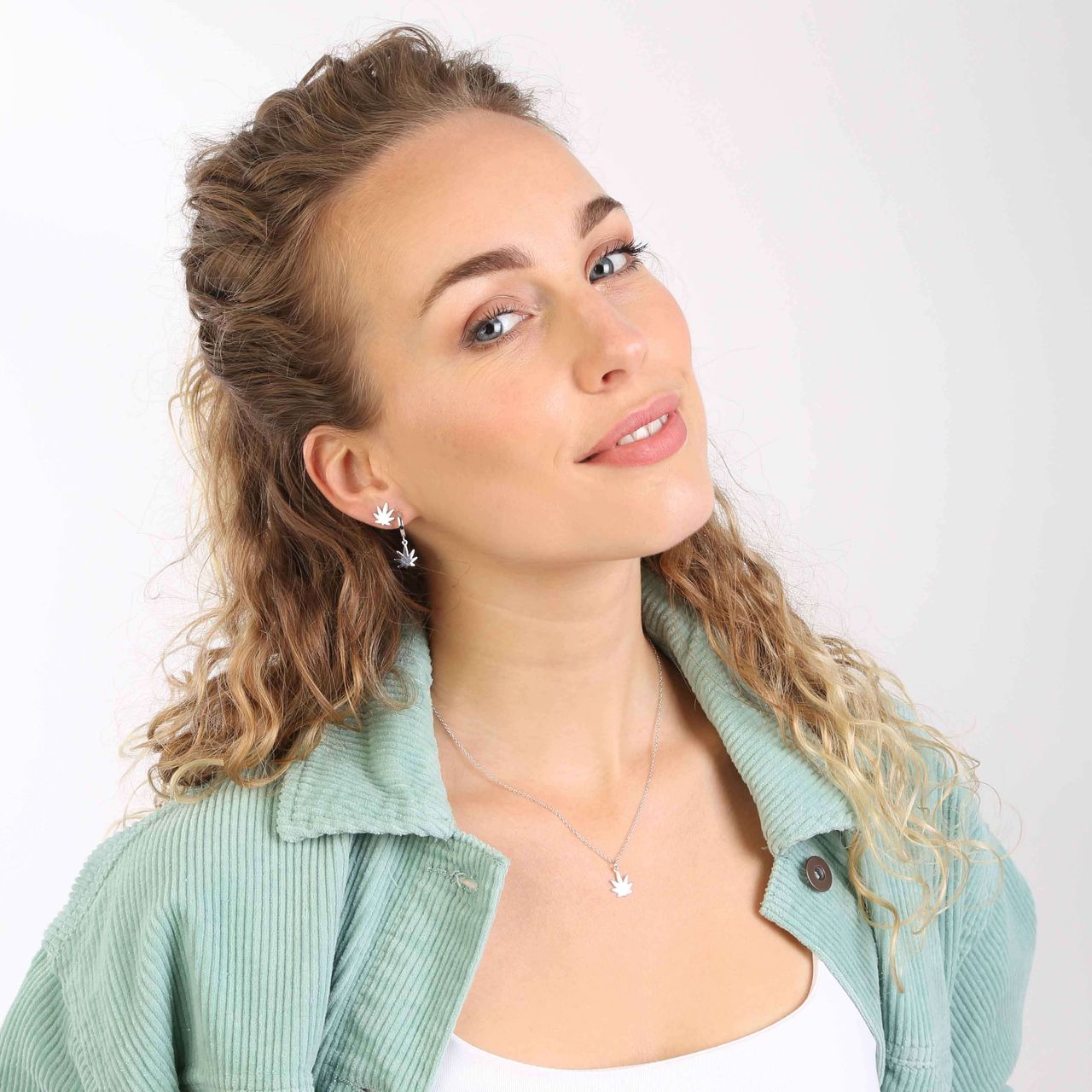 Zilveren ketting met hanger wietblad