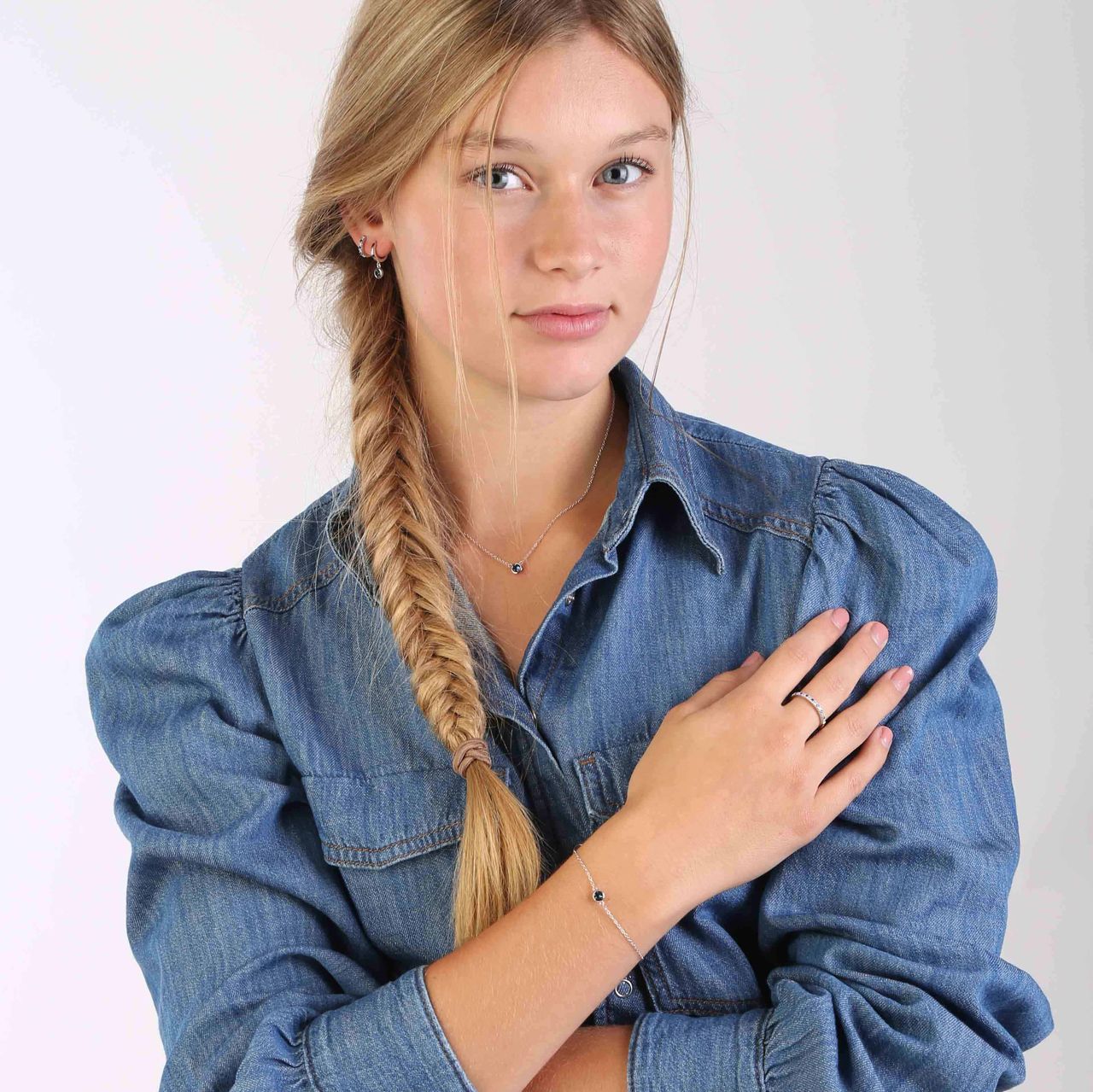 Zilveren ring met witte en blauwe zirkonia