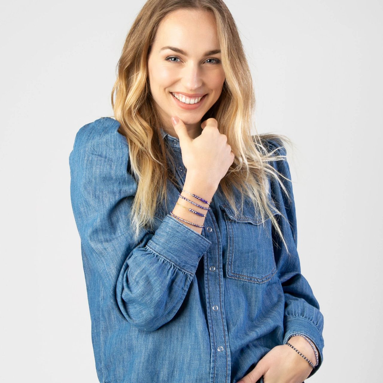 Gerecycleerd stalen armband met blauwe kralen