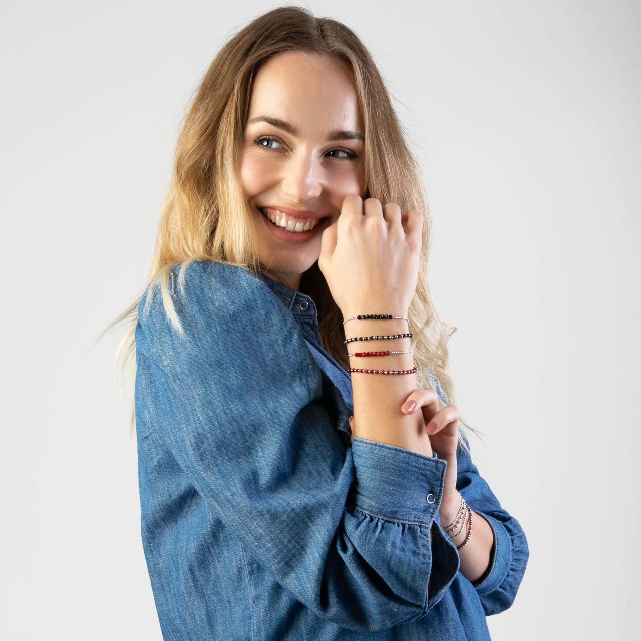 Gerecycled stalen armband met witte kralen
